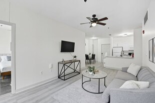 510 S Highland St in Memphis, TN - Building Photo