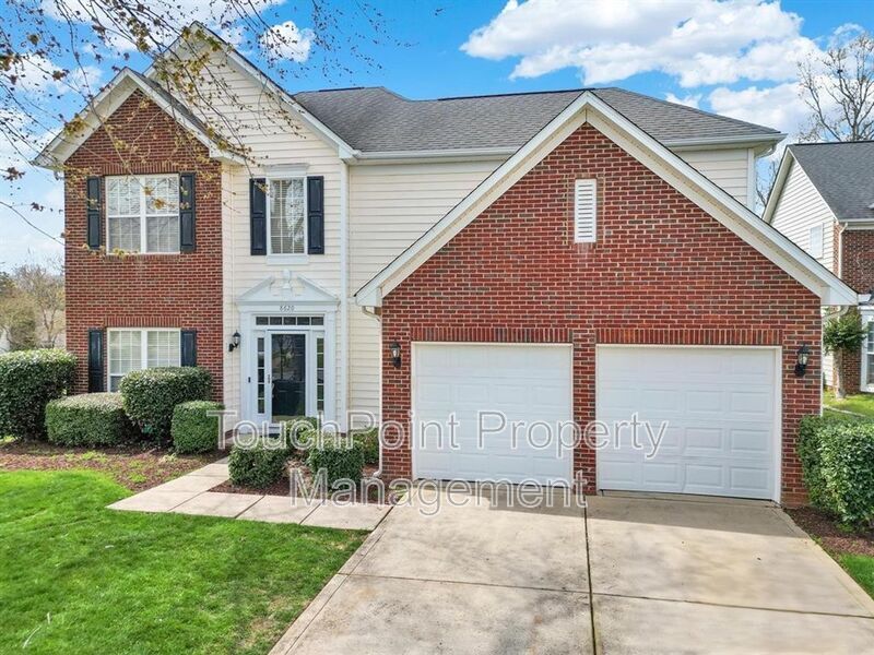8620 Grey Squirrel Ct in Charlotte, NC - Building Photo