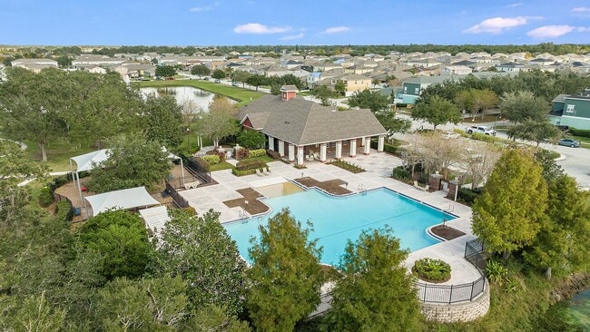 5080 Revolutionary Way in St. Cloud, FL - Foto de edificio - Building Photo