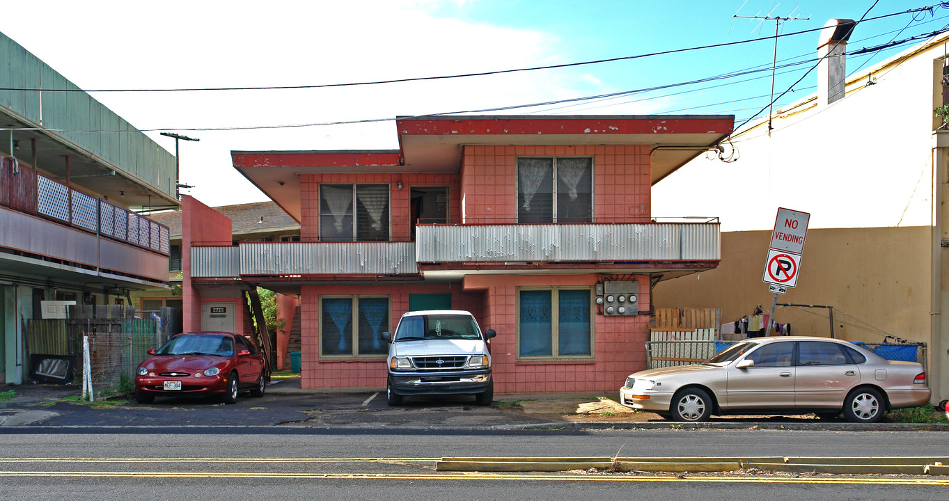 2721 WAIALAE Ave in Honolulu, HI - Building Photo