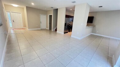 370 NE 34th Ave in Homestead, FL - Building Photo - Building Photo