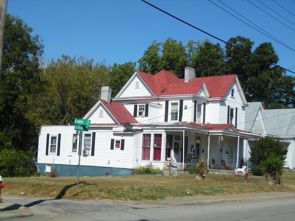 1325 N Main St in Danville, VA - Building Photo