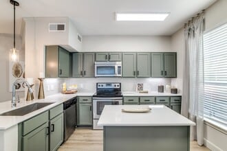 Marcella Memorial Heights in Houston, TX - Foto de edificio - Building Photo