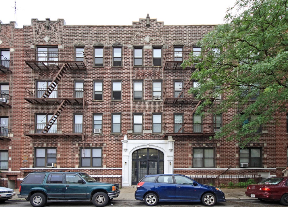 25-70 41st St in Long Island City, NY - Building Photo