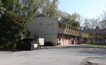 Aspen Creek Apartments in Kansas City, MO - Building Photo - Building Photo