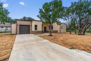22010 Redbird Dr in Lago Vista, TX - Building Photo