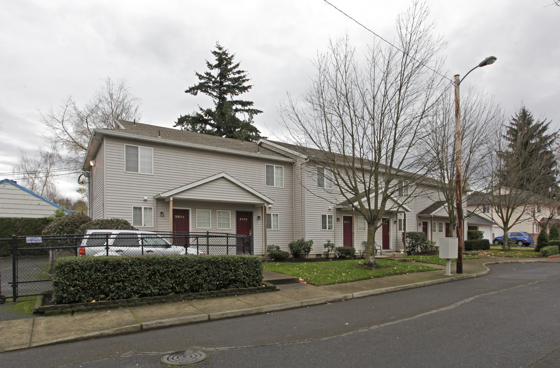 3604-3624 SE 88th Ave in Portland, OR - Building Photo