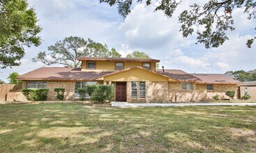 6406 Ashton St in Houston, TX - Foto de edificio - Building Photo