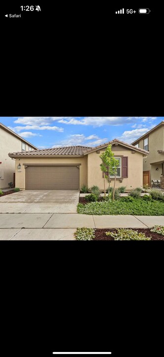1734 Plumas Dr in Lathrop, CA - Building Photo