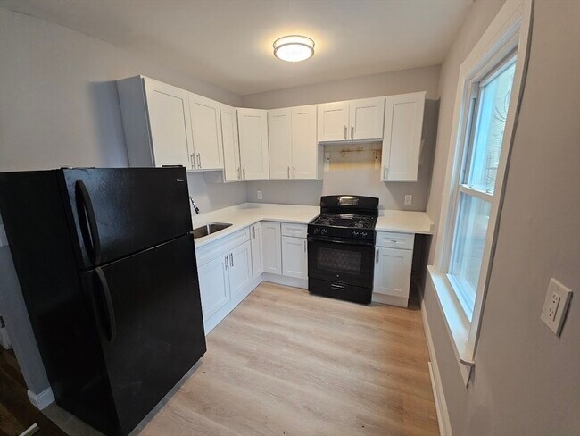 14 Ashley St, Unit #1 in Boston, MA - Building Photo - Building Photo