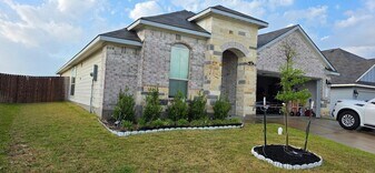 1102 Davy St in Brenham, TX - Building Photo