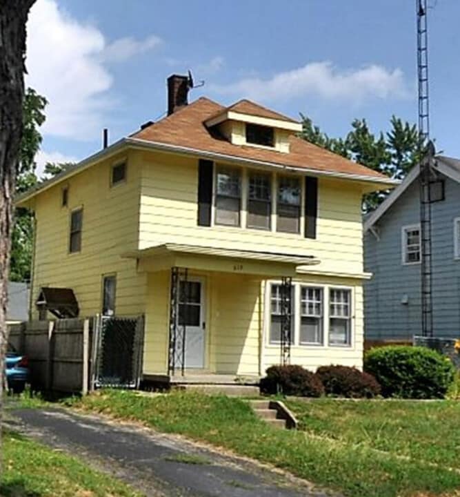 619 Brighton Ave in Toledo, OH - Building Photo