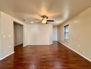 7322 Azalea Square in San Antonio, TX - Building Photo - Building Photo