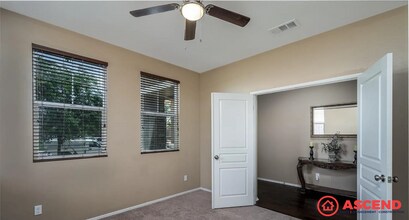 4312 Bright Shadow Ln in Bakersfield, CA - Building Photo - Building Photo
