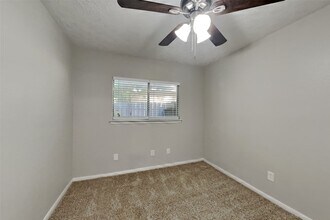 10439 Lazy Meadows Dr in Houston, TX - Building Photo - Building Photo