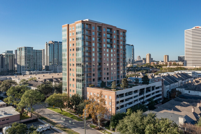 Highland Tower in Houston, TX - Building Photo - Building Photo