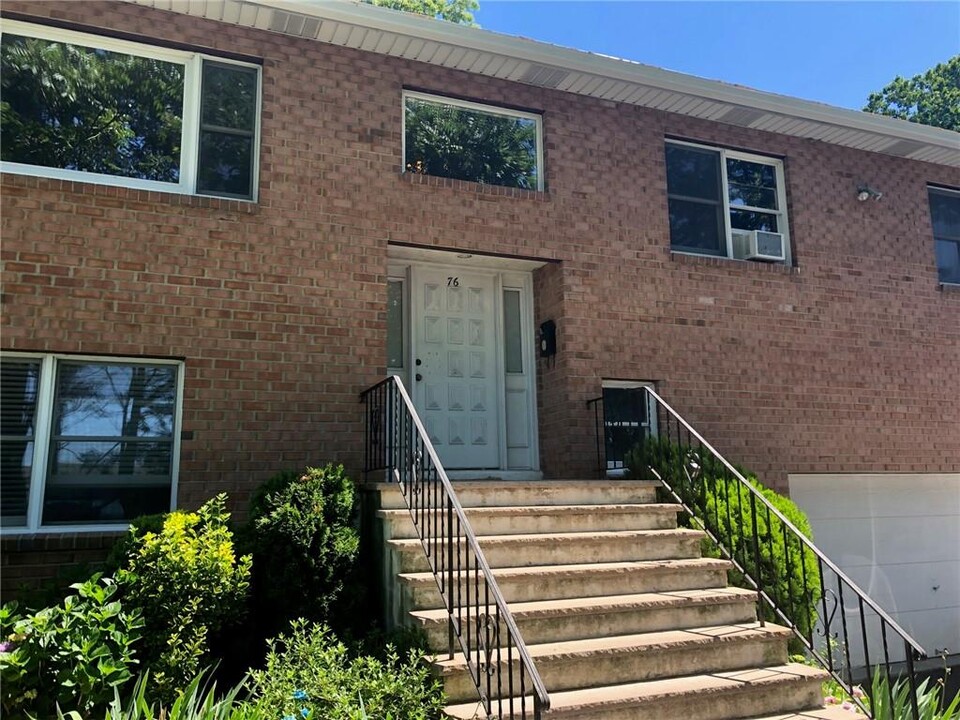 76 Perry Pl in Yonkers, NY - Building Photo