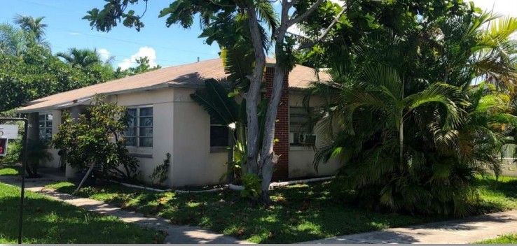 615 NE 4th St in Hallandale Beach, FL - Building Photo