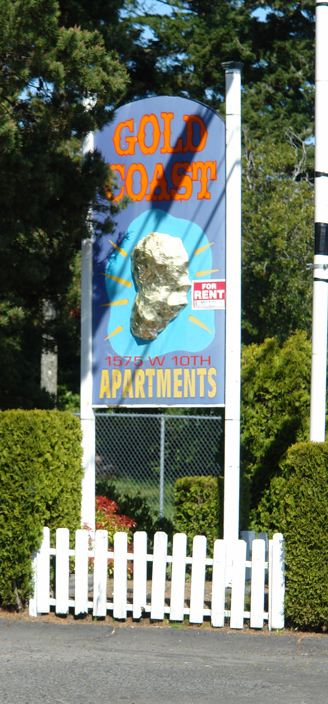 Gold Coast Apartments in Florence, OR - Building Photo - Building Photo