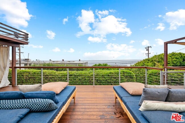 25143 Malibu Rd