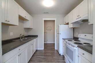 6809 W Kennewick Ave in Kennewick, WA - Building Photo - Building Photo