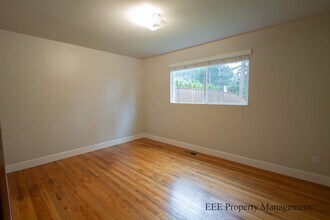 2429 159th Ave SE in Bellevue, WA - Building Photo - Building Photo