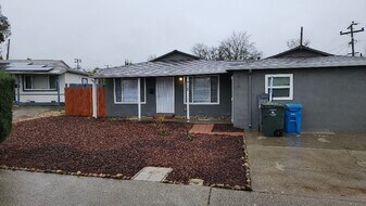 712 Gateway Dr in Vallejo, CA - Building Photo