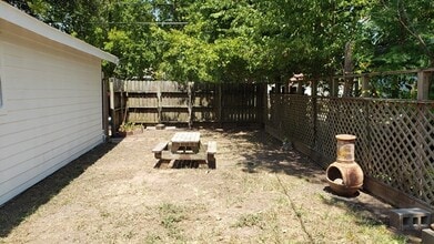 1326 W 6th St in Freeport, TX - Building Photo - Building Photo