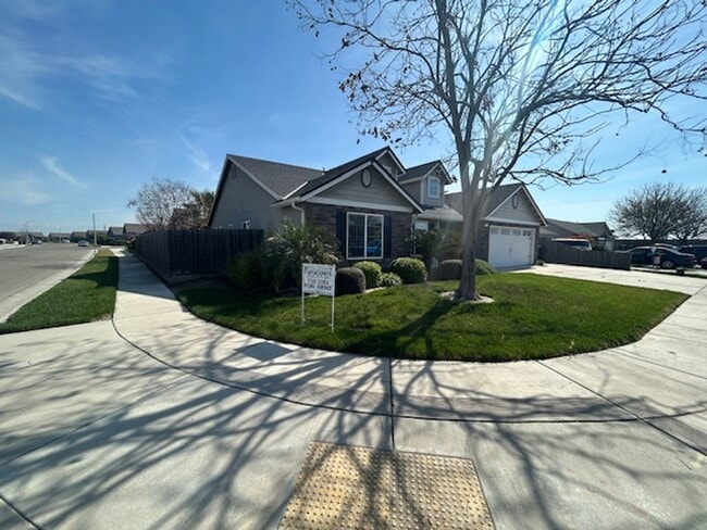 property at 3054 S Foster Ct