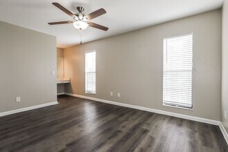 1421 Peachfield Dr in Valrico, FL - Foto de edificio - Building Photo
