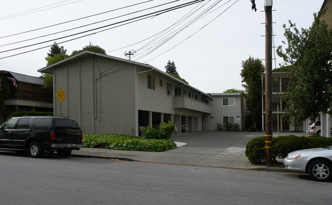 1502 Ebener St in Redwood City, CA - Building Photo - Building Photo