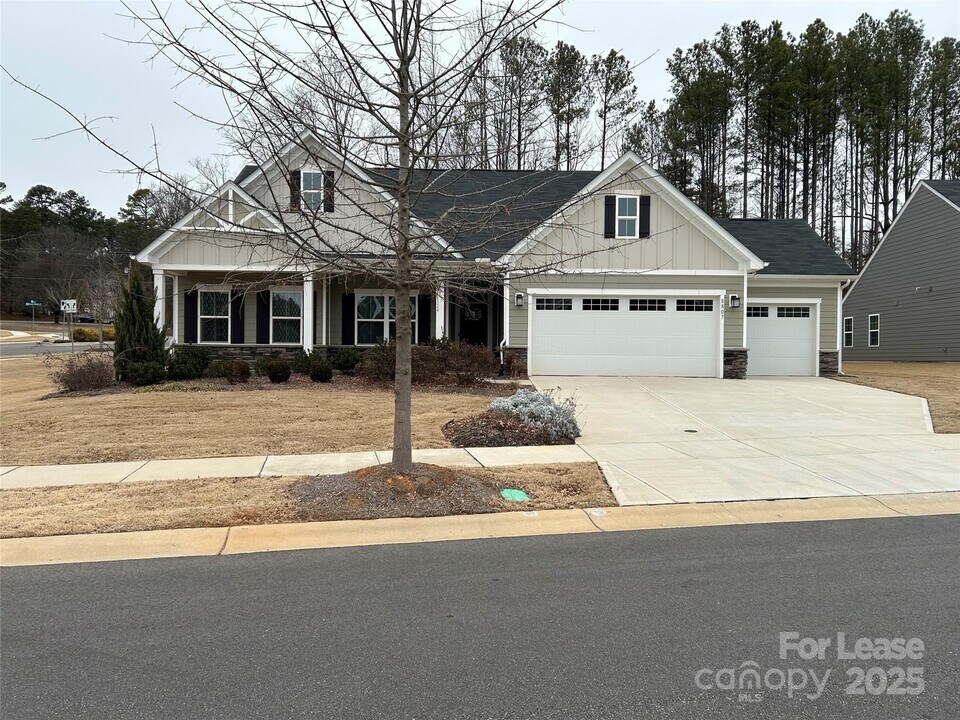 8807 Chapel Grove Crossing Dr in Huntersville, NC - Building Photo