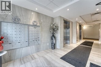 728 Brownstone Dr in Lakeshore, ON - Building Photo - Building Photo