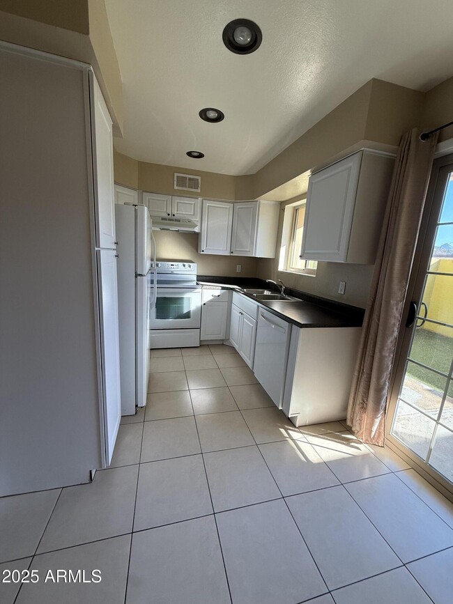 1425 E Desert Cove Ave in Phoenix, AZ - Building Photo - Building Photo