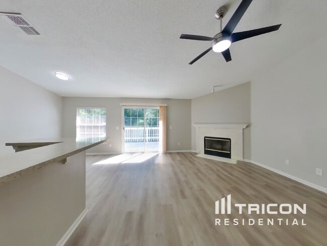 1020 Woodbridge Hollow N in Jacksonville, FL - Building Photo - Building Photo