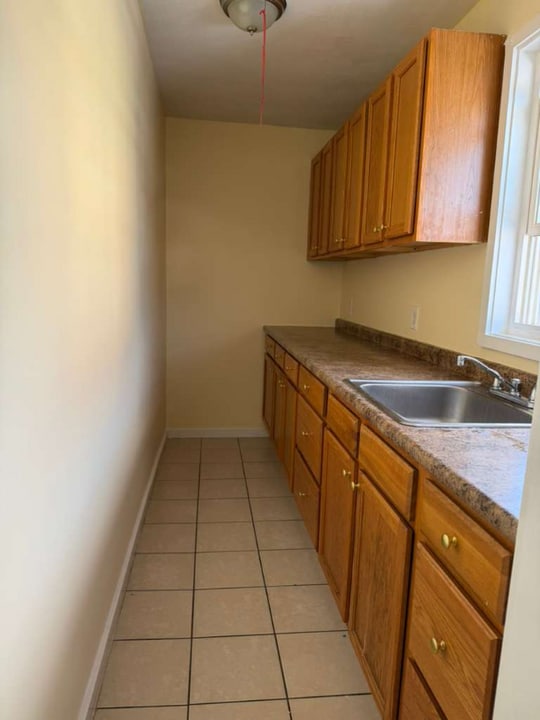 195 Ludlam St-Unit -2 in Lowell, MA - Building Photo