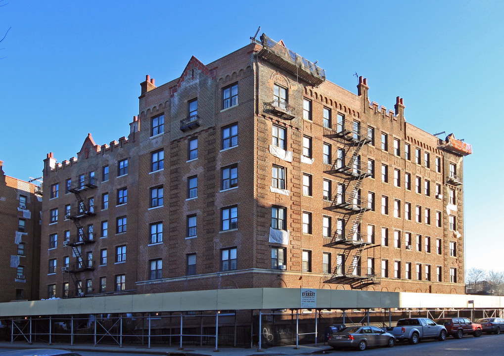 921 Washington Ave in Brooklyn, NY - Building Photo