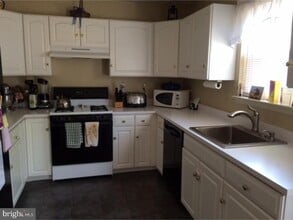 343 Glenn Rose Cir in King of Prussia, PA - Building Photo - Building Photo