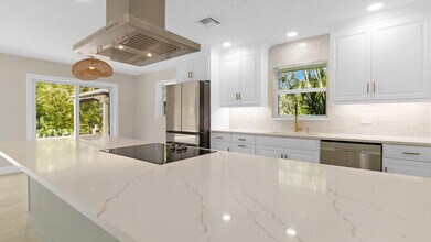 158 Lucina Dr in Hypoluxo, FL - Building Photo - Building Photo