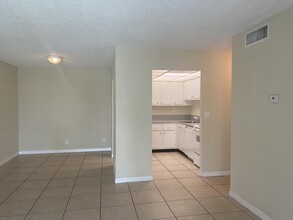 409 Executive Center Dr in West Palm Beach, FL - Building Photo - Building Photo