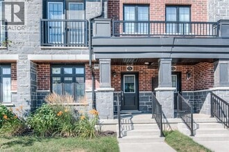 174 S Creek Dr in Kitchener, ON - Building Photo - Building Photo