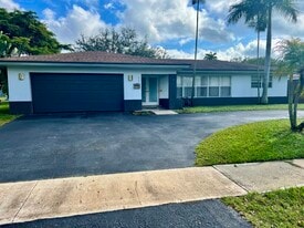 880 NW 72nd Ter, Unit #2 in Plantation, FL - Building Photo