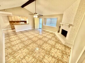 7238 Woodfern Dr in Houston, TX - Building Photo - Building Photo