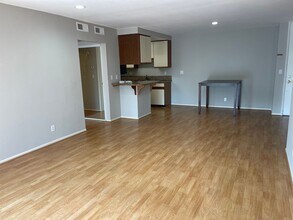 412 N Bellflower Blvd in Long Beach, CA - Building Photo - Building Photo