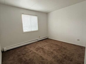 8108 Waterbury Ct in Woodridge, IL - Building Photo - Building Photo