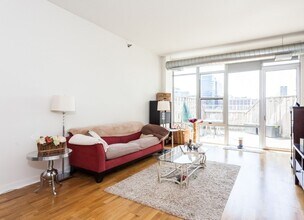 901 W Madison St in Chicago, IL - Building Photo - Building Photo