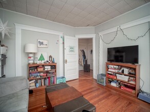 81 Bristol Rd, Unit 2 in Medford, MA - Building Photo - Building Photo
