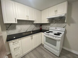 35 Amberley Dr in Toronto, ON - Building Photo