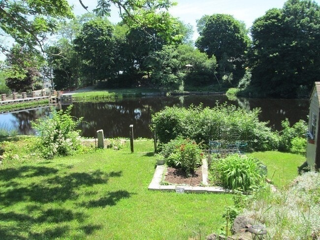 property at 25 1/2 King St