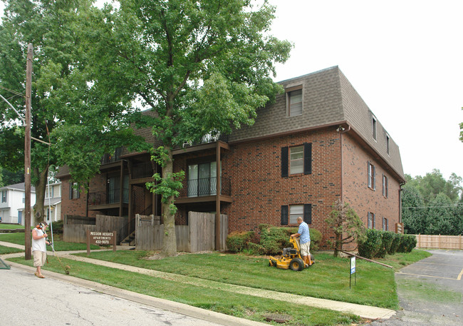 Mission Heights Apartments in Mission, KS - Foto de edificio - Building Photo